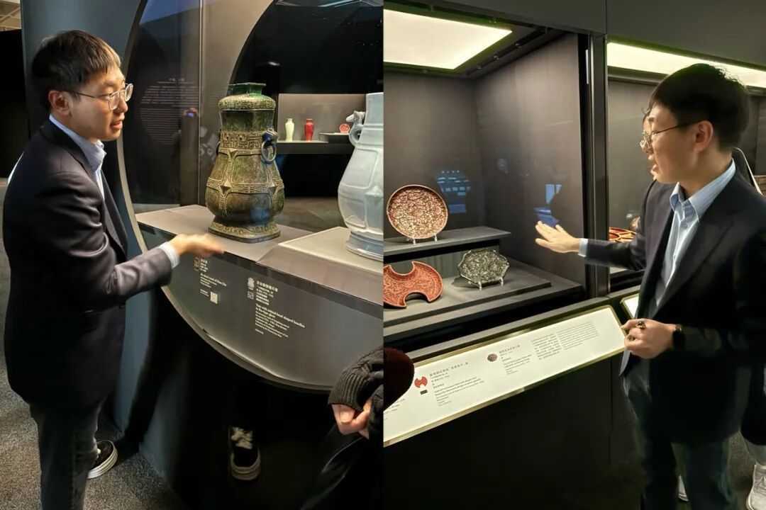 一群穿着西装的人站在桌子上
AI 生成的内容可能不正确。